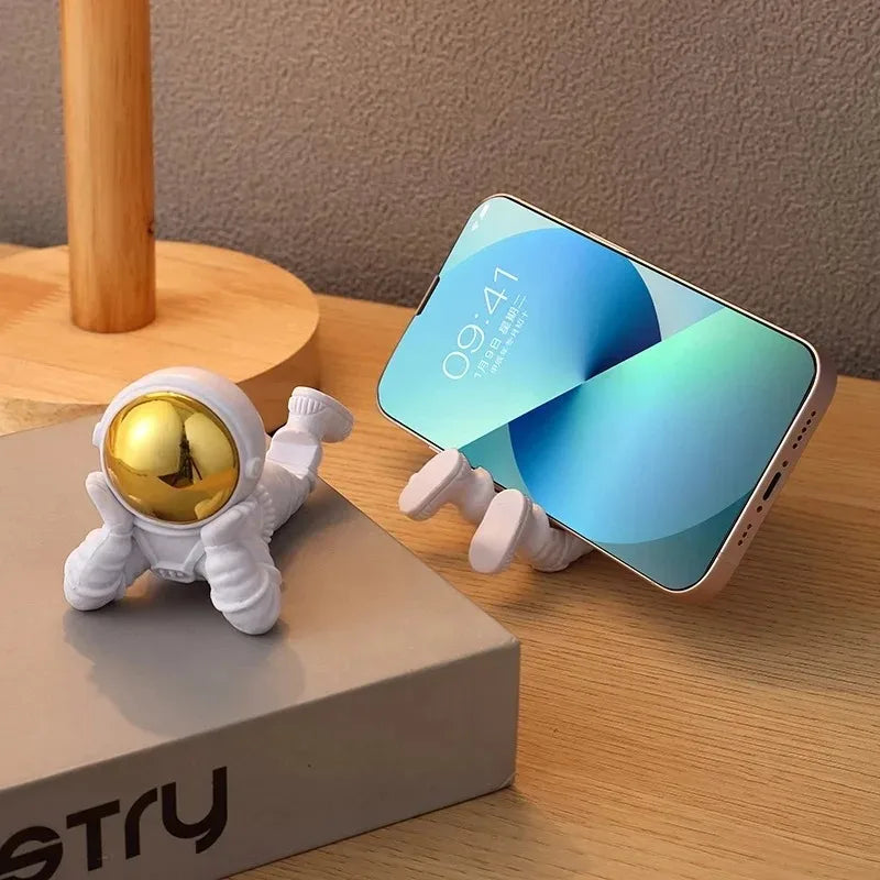 Creative Desktop Astronaut Phone Holder – Spaceman Statue & Home/Office Decoration