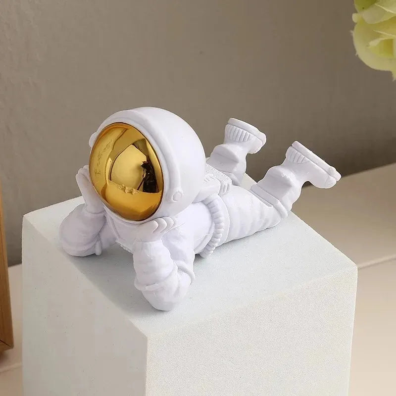 Creative Desktop Astronaut Phone Holder – Spaceman Statue & Home/Office Decoration