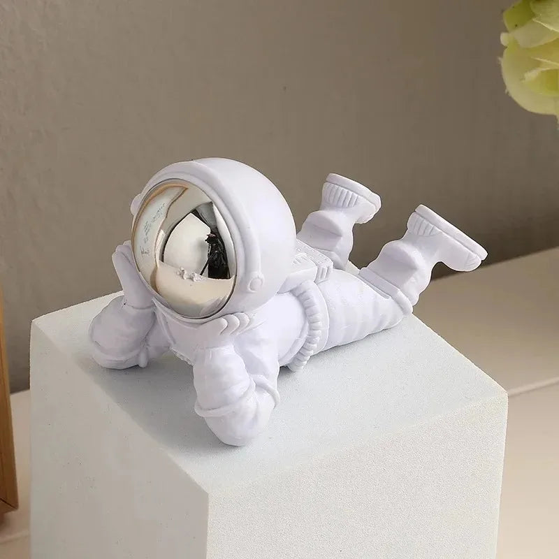 Creative Desktop Astronaut Phone Holder – Spaceman Statue & Home/Office Decoration